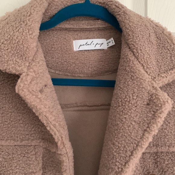 Cropped Sherpa coat. Heavy and warm! Worn only once - Picture 2 of 2